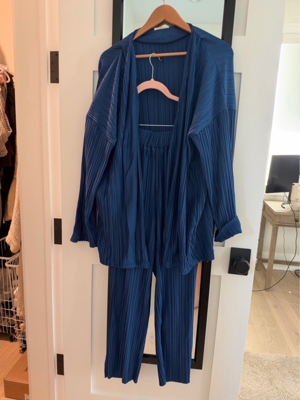 Unknown source Egg Pleated Blue Set Size Small